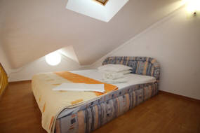 Appartement 67D mit Meerblick Baska Insel Krk Kroatien Galerie mit Doppelbett