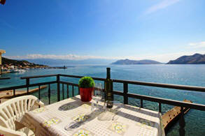 Baska Insel Krk Kroatien Appartement mit Balkon Meerblick direkt am Strand