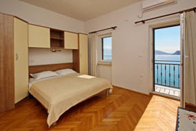 Baska Insel Krk Kroatien Appartement mit Balkon Meerblick direkt am Strand