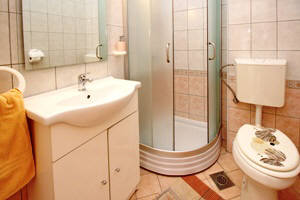 Appartement 15F - Baska island Krk Croatia bathroom