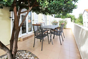 Baska Zarok Insel Krk Kroatien Appartement 6 personen 3 schlafzimmer grosse terrasse internet hunde