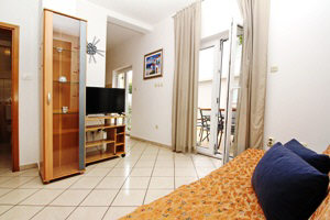 Baska Zarok Insel Krk Kroatien Appartement 6 personen 3 schlafzimmer grosse terrasse internet hunde essplatz
