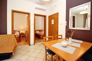 Baska Zarok Insel Krk Kroatien Appartement 6 personen 3 schlafzimmer grosse terrasse internet hunde erlaubt essplatz