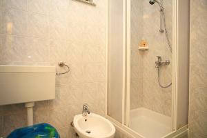 Apartment-10 - Bathroom - Baska - Krk - Croatia Apartment-10 - Bathroom - Baska - Krk - Croatia