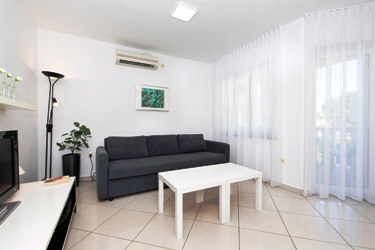 Apartment Appartement Lavanda in Strandnhe Baska Insel Krk Kroatien Wohnzimmer mit Terrasse