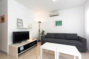 Apartment Appartement Lavanda in Strandnhe Baska Insel Krk Kroatien Wohnzimmer mit Terrasse