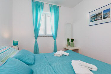 Appartement Lavanda in Strandnhe Schlafzimmer Baby Bett Insel Krk Kroatien 
