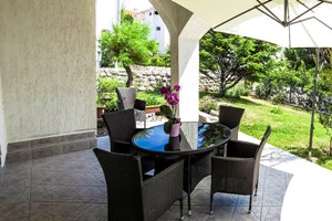 Appartement 8 Baska mit Terrasse Garten Grill