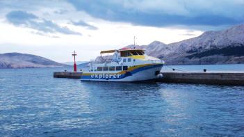 Yacht im Hafen von Baska auf der Insel Krk