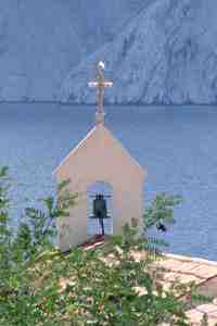 Kirche und das Meer in Baska auf der Insel Krk